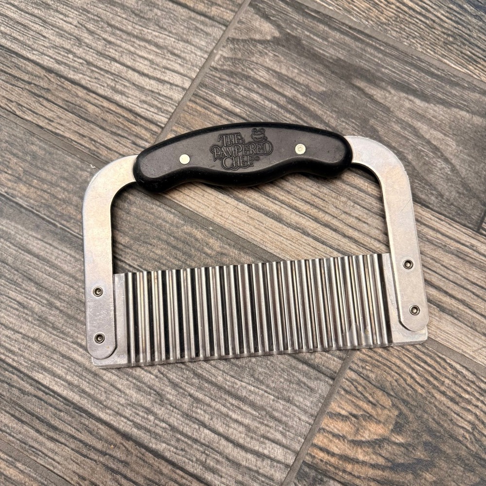 Pampered Chef crinkle cutter
